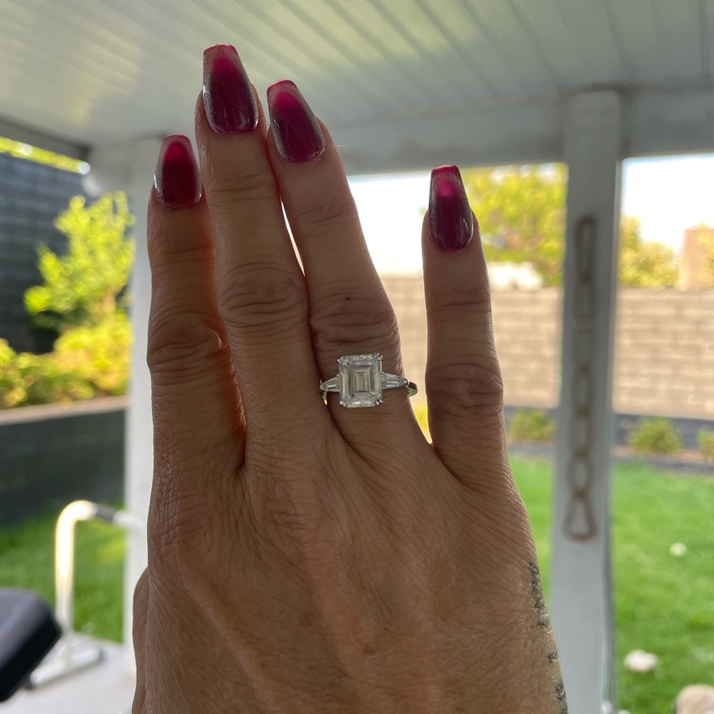 Stunning 4 ct certified Moissanite engagement ring